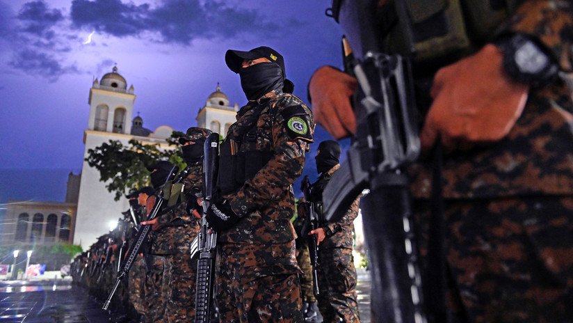 Cómo logró el nuevo Gobierno de El Salvador las cifras más bajas de asesinatos en el siglo XXI