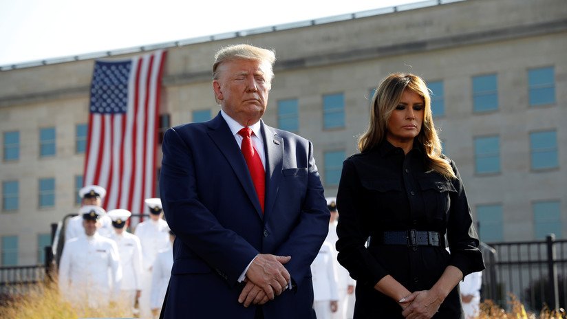 La Casa Blanca tacha de "ridículas" las críticas a la costura del abrigo de Melania Trump en el aniversario del 11-S