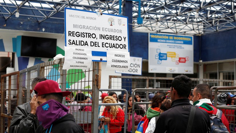 Ecuador dará permiso de tránsito "provisorio" a venezolanos que tengan visa para un tercer país