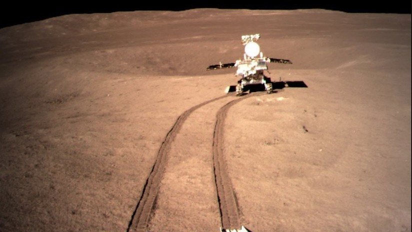 FOTO: El 'rover' chino Yutu-2 dibuja un pastel en la cara oculta de la Luna