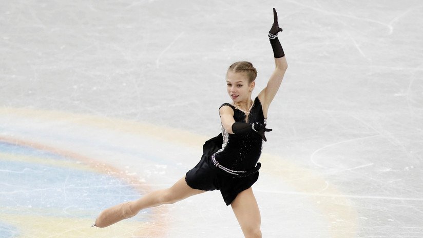 Una patinadora rusa de 15 años entra dos veces en el Libro Guinness