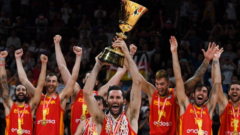 VIDEO: El incidente que casi estropea la celebración de la selección española tras ganar el Mundial de baloncesto
