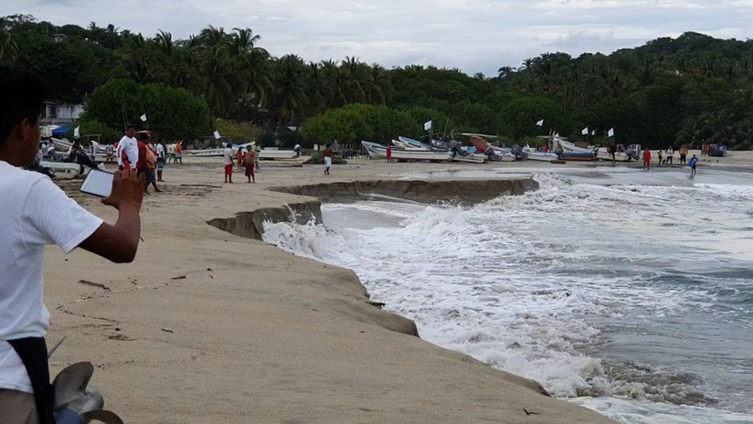 FOTOS: Se 'hunde' la playa de una turística localidad mexicana debido a un extraño fenómeno