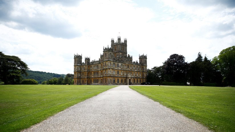 Airbnb ofrece alojarse en el castillo de 'Downton Abbey' (con mayordomo personal para los huéspedes incluido)