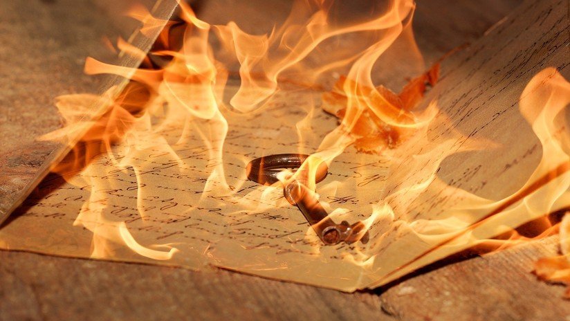 Provoca un incendio accidental en su apartamento mientras quemaba las cartas de amor de su exnovio