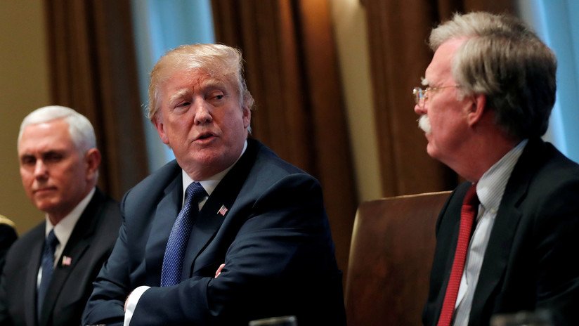 "Condenada al fracaso": Bolton habría criticado la política de Trump con Irán y Corea del Norte en una cena privada