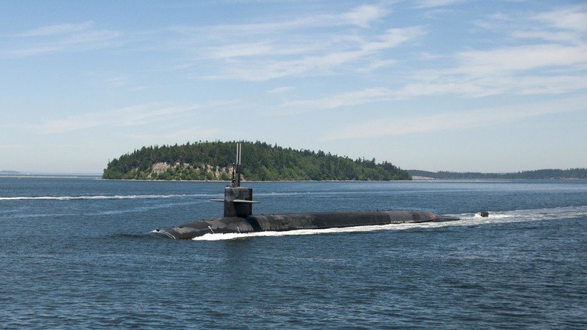 Un submarino estratégico de EE.UU. se recarga de combustible... y se adapta para las mujeres