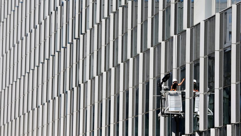 Obreros rumanos que construyeron la nueva sede de la OTAN demandan a contratistas por impago de salarios
