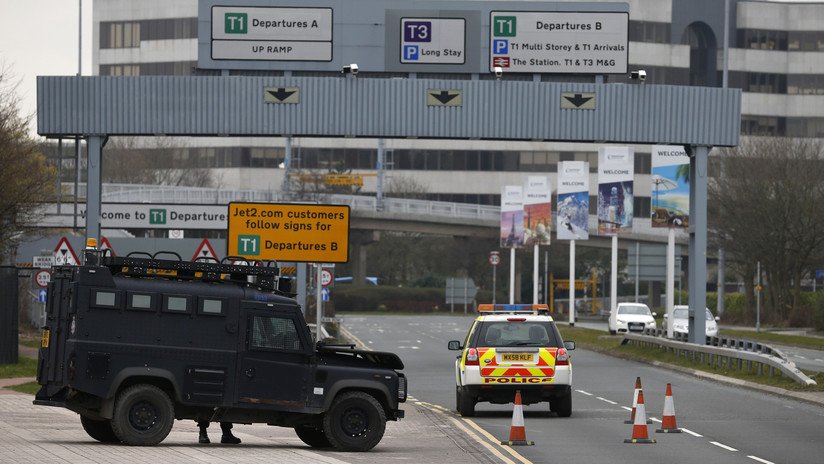 Despliegue de la Policía británica por un paquete sospechoso cerca del aeropuerto de Mánchester