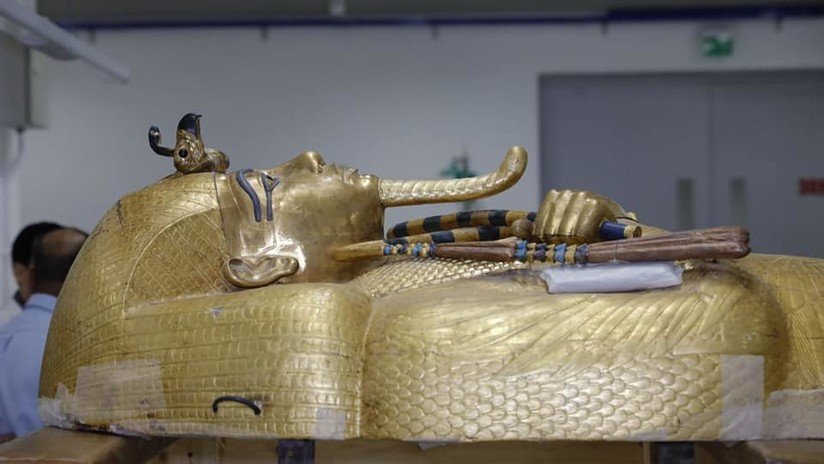 FOTOS: Muestran imágenes del ataúd de Tutankamón fuera de su tumba por primera vez después de 97 años de su descubrimiento