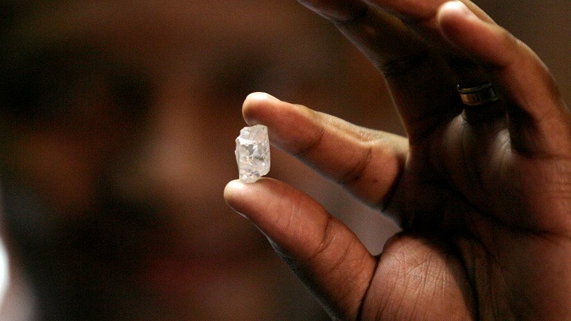 FOTO: Descubren un mineral nunca antes visto en una sola partícula de diamante muchos kilómetros bajo tierra