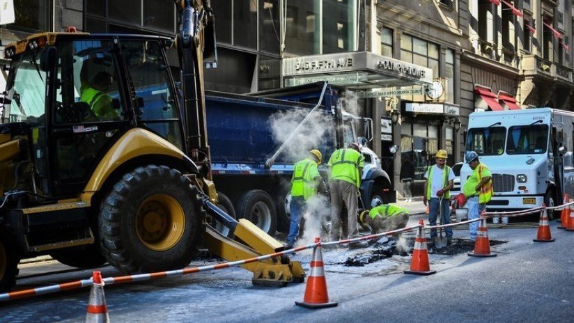 Primer ministro pakistaní: "Mientras China construye infraestructura, EE.UU. tira millones en Afganistán y sus carreteras están llenas de baches"