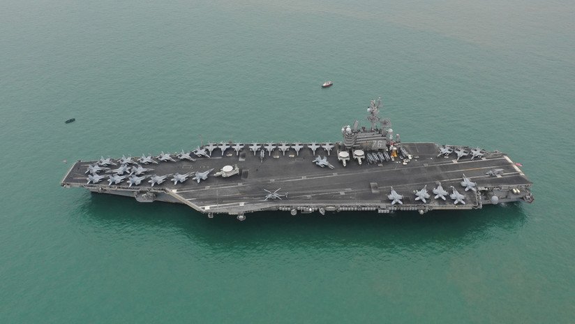 Publican una foto satelital del portaviones USS Ronald Reagan rodeado de buques de guerra chinos