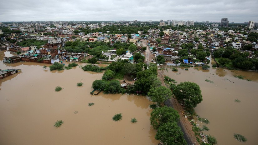"Una sirena en el desastre": sesión de fotos de Moda durante las inundaciones en la India desata polémica (FOTOS)