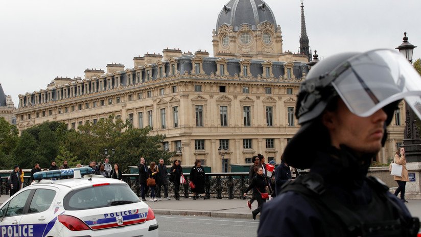 Al menos cinco muertos tras ataque con cuchillo a una comisaría en Francia