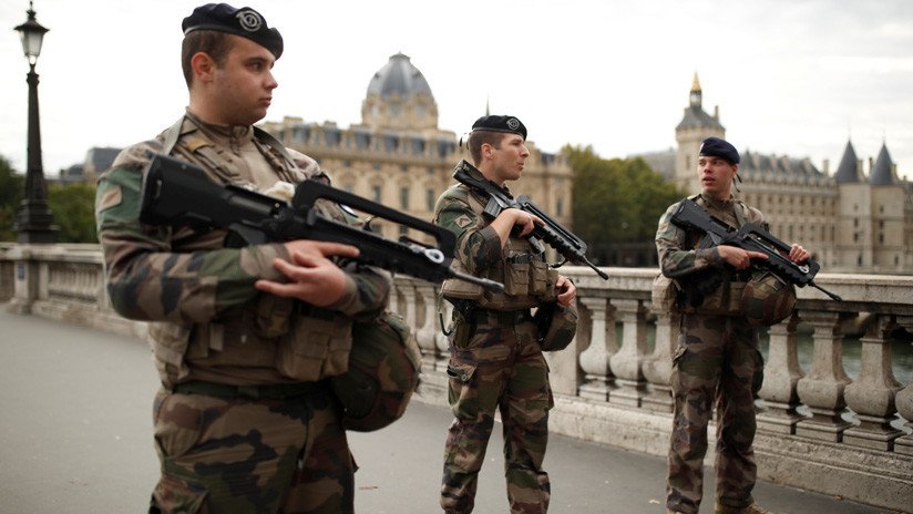 Reportan que el atacante de la sede policial de París se convirtió recientemente al islam