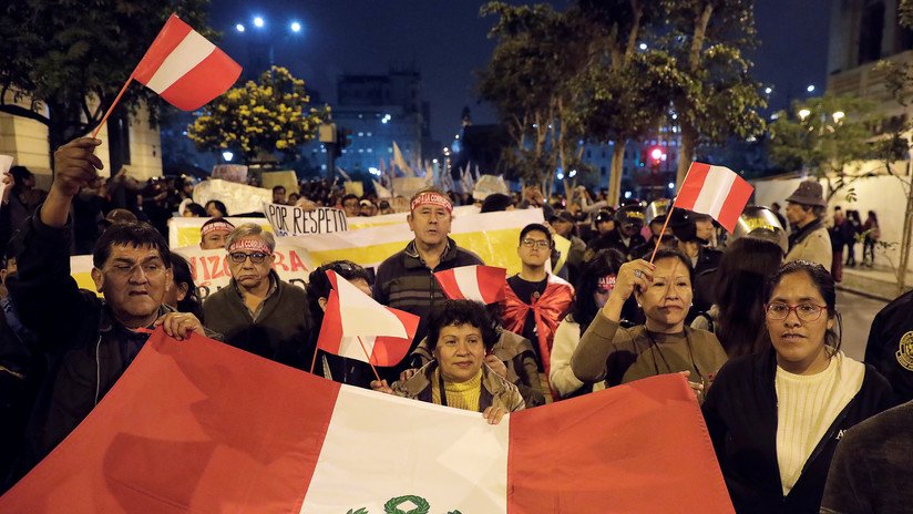VIDEO: Protesta en Lima para apoyar al presidente Martín Vizcarra
