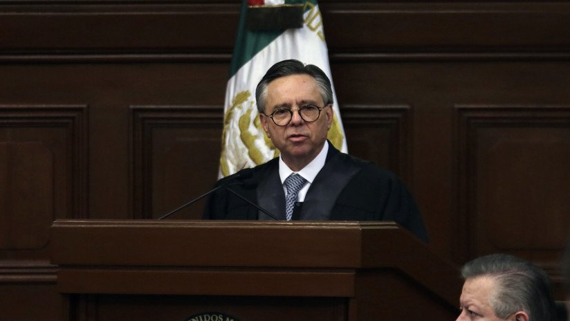 ¿Qué provocó la inesperada renuncia del ministro Medina Mora y qué implicaciones tiene en la política mexicana?