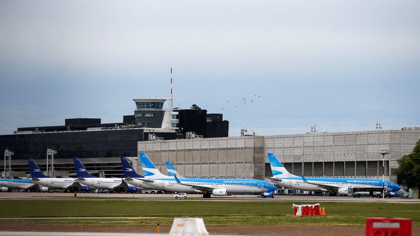 Pilotos y aeronáuticos de Argentina ratifican la huelga de 48 horas tras reunirse con el Gobierno