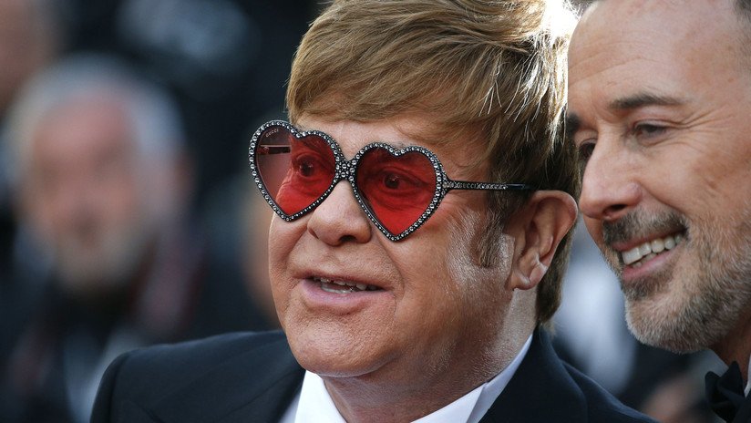 Elton John revela que tuvo cáncer de próstata y estuvo "a 24 horas de la muerte"