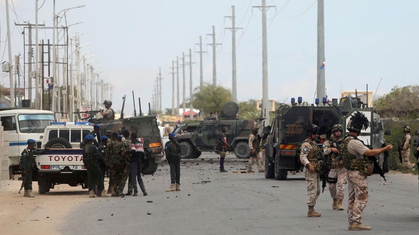 VIDEO: Un coche bomba explota justo delante de un convoy militar italiano en Somalia