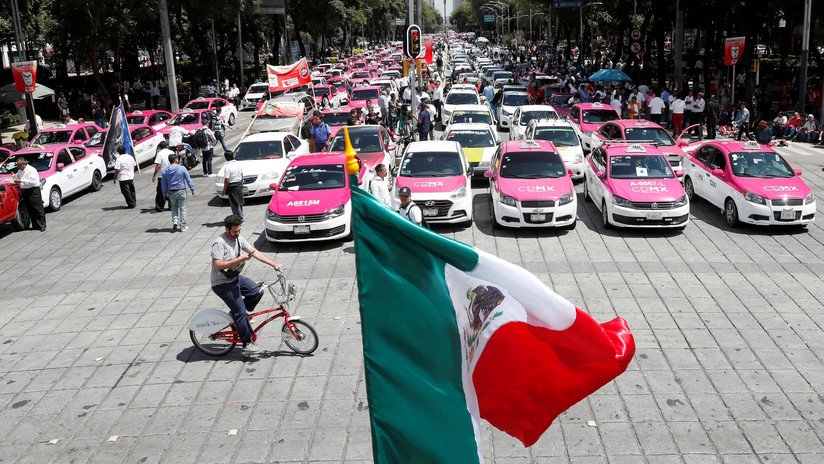 Gobierno de México y taxistas acuerdan una 'ruta jurídica' para regular los servicios de Uber, Didi y Cabify