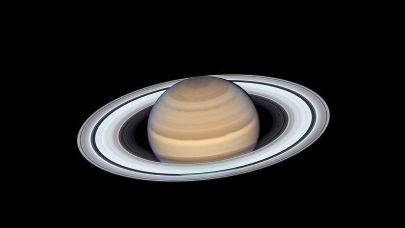 FOTO: Astrónomos encuentran 20 lunas nuevas de Saturno