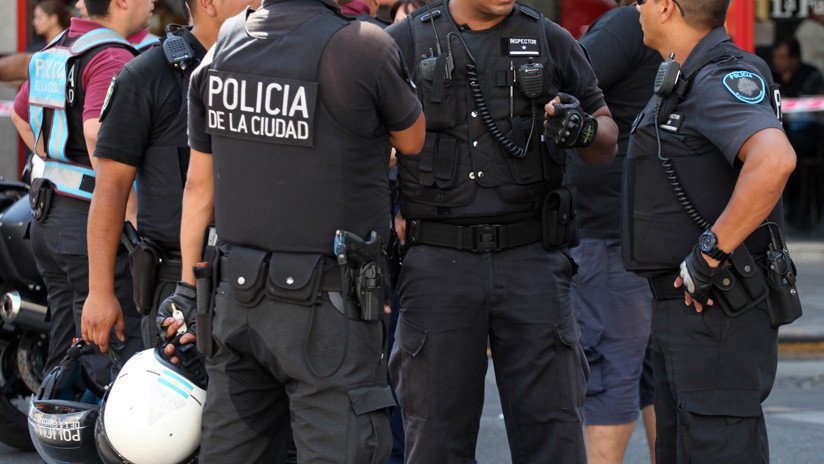 Policía argentina arresta a un hombre que perseguía en su coche a una adolescente aparentemente para violarla
