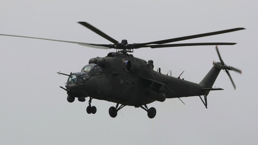 VIDEO: Un helicóptero de ataque Mi-35 destroza accidentalmente los elementos decorativos durante un desfile militar en Indonesia