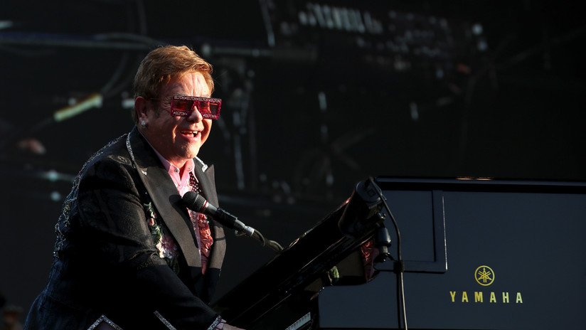Elton John tacha a Michael Jackson de "una persona perturbadora" que parecía no "poder lidiar con la compañía adulta en absoluto"