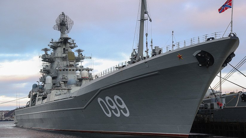 Congresista de EE.UU. felicita el aniversario de la Marina de su país usando la imagen de un buque de guerra ruso (FOTOS)