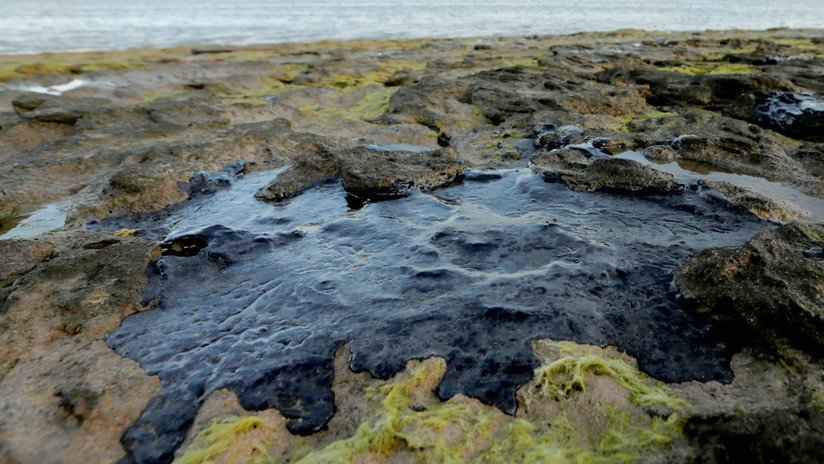 Las manchas que cubren la costa: El petróleo se apodera de las playas de Brasil