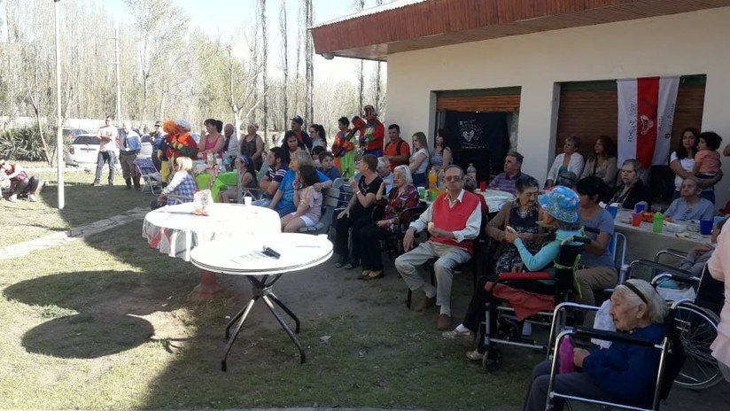 "No podíamos dejarlos así": apadrinan a 14 abuelos que no recibían visitas en un asilo de Argentina