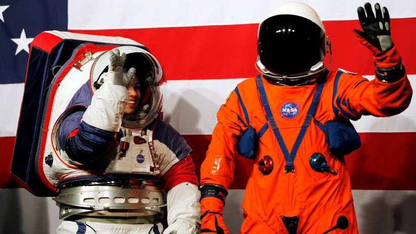FOTOS: La NASA presenta nuevos trajes espaciales para la misión tripulada a la Luna