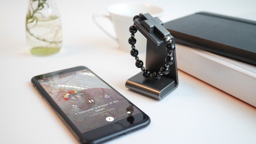 El Vaticano lanza un rosario inteligente que funciona con el celular