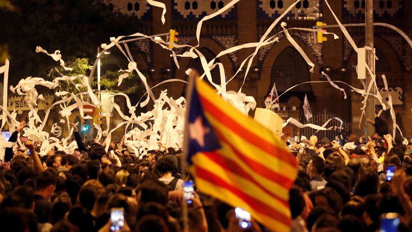 Barricadas y autos en llamas: Barcelona vive la tercera jornada de protestas independentistas