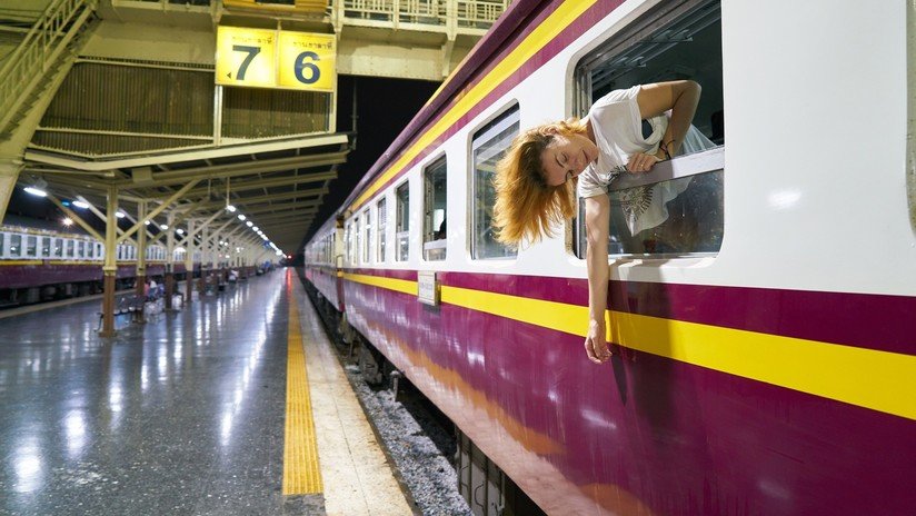 Milagro en el metro de Buenos Aires: cae a las vías y los pasajeros logran frenar el tren 'in extremis' (VIDEO)