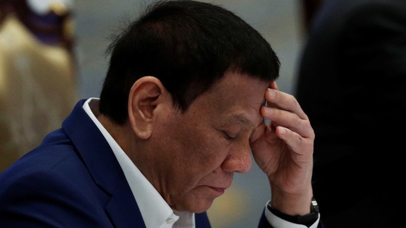 Duterte resulta levemente herido en un accidente de moto en su residencia oficial