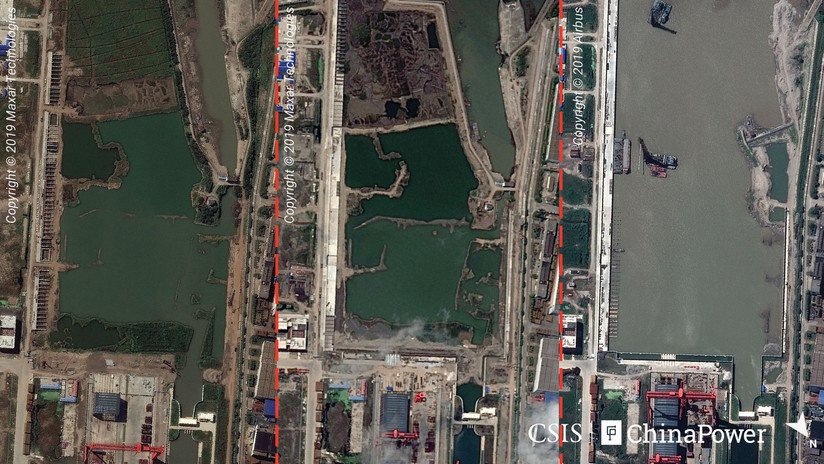 FOTO: Imágenes satelitales revelan el progreso de China en la construcción de una supuesta "fábrica" de portaviones