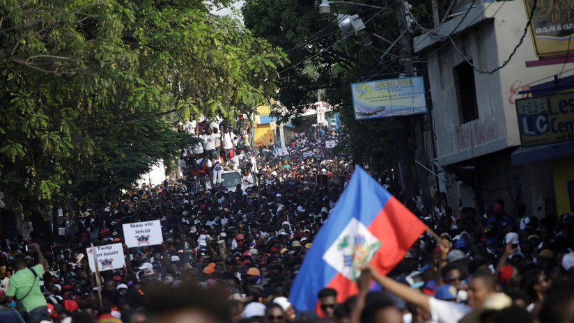 Haitianos se mantienen en protesta ante negativa del presidente Moise a dejar el cargo