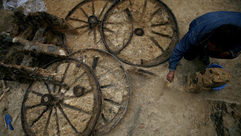 Hallan un carruaje romano de 1.800 años de antigüedad con restos fósiles de dos caballos (FOTOS)