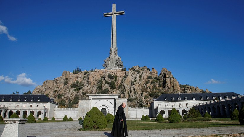 Sin honores militares ni bandera: Así será la inminente exhumación de Franco