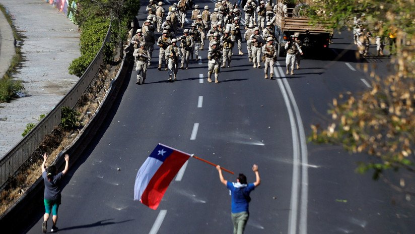 "No estoy en guerra con nadie": el general a cargo del estado de emergencia en Chile contradice a Piñera