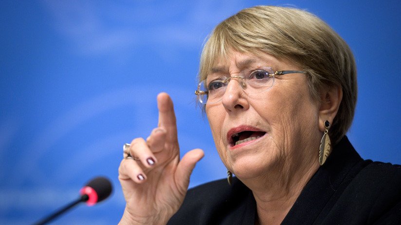 Bachelet "exhorta" a Piñera al diálogo y pide a los manifestantes que protesten "de forma pacífica"