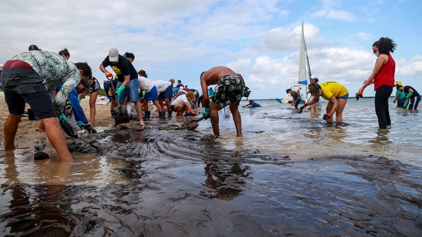 Los residuos de petróleo retirados en las costas de Brasil ya superan las 600 toneladas