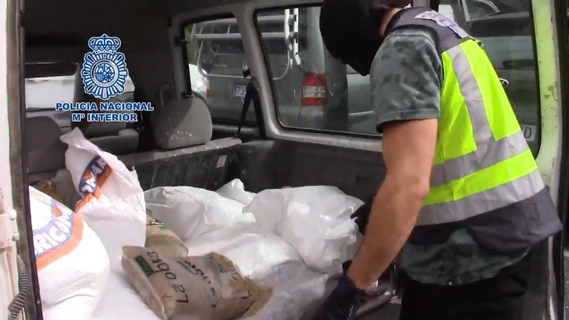 VIDEO: Encuentran en Madrid más de 100 kilos de metanfetamina camuflada entre escombros en una furgoneta