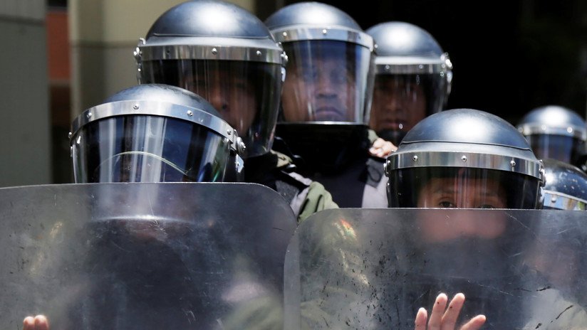 Policía de Bolivia reporta más de 30 detenidos y 19 agentes heridos por hechos "vandálicos"