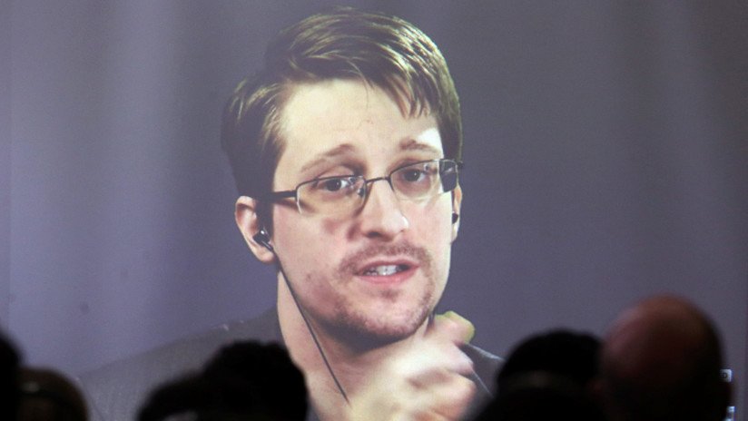 Snowden: "Google y Apple no permiten que exista el botón 'No me espíes' en el teléfono"