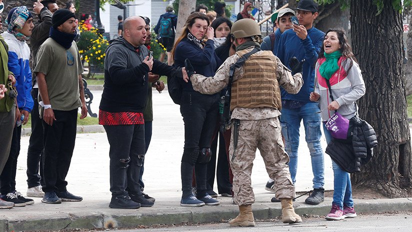 "El Ejército no les va a hacer nada": se viraliza el video de un soldado de Chile que se solidariza con manifestantes