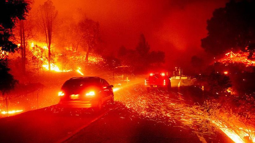 VIDEOS: Ordenan la evacuación de más de 50.000 personas en California por la rápida propagación de un incendio forestal